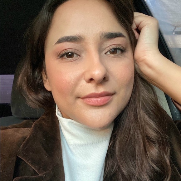 Meet your Posher, Alejandra - Picture 1 of 1